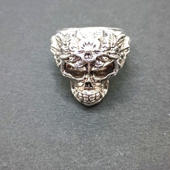 LARGE Silver silver sugar skull ring - Picture 1 of 9